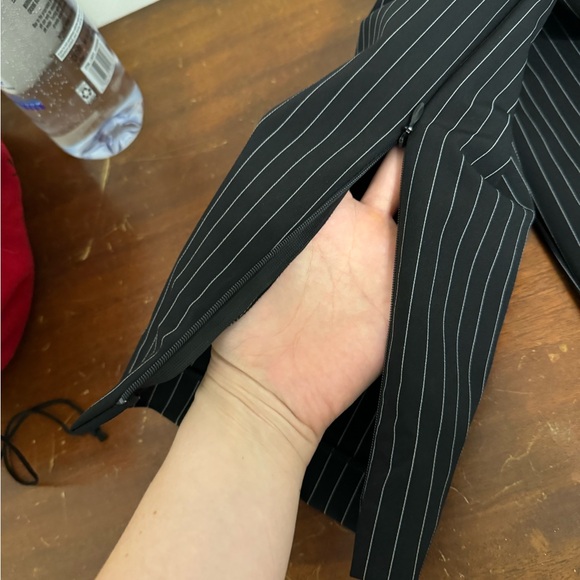 Like new Theory Pinstripe Skinny Pant - Picture 8 of 9